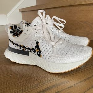 Nike Infinity React Flyknit running shoe WMNS size7